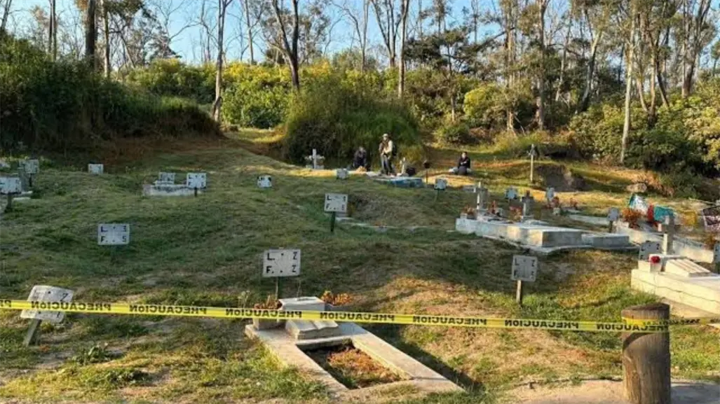 "Ninguna madre debería buscar en un panteón": exhumaciones en CDMX que exponen la crisis forense