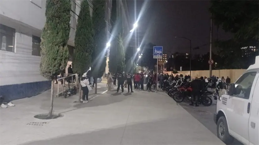 imagen recuadro Protesta de la comunidad trans a las afueras de la fiscalía en CDMX. Foto: Luis Antonio Alfaro