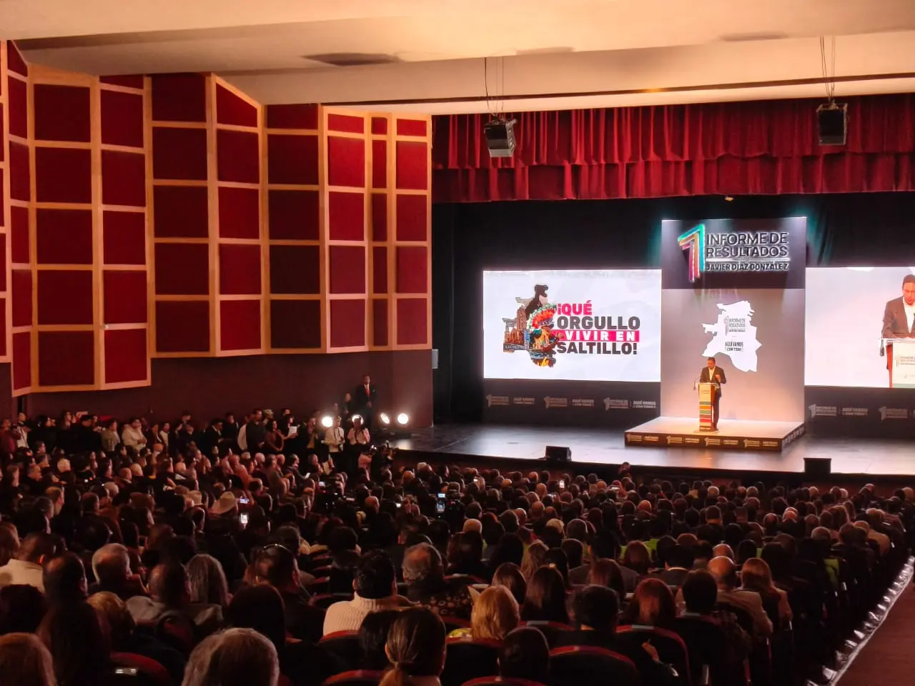 El alcalde Javier Díaz en su Primer Informe de Gobierno en Saltillo. (Marco Juárez)