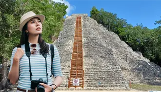 Inauguran una nueva escalinata para subir al basamento más alto de la zona arqueológica de Cobá en Quintana Roo