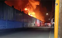 VIDEO | Fuerte incendio en fábrica de Ixtapaluca provoca desalojo de plaza comercial VIDEO | Fuerte incendio en fábrica de Ixtapaluca provoca desalojo de plaza comercial