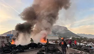 Fuerte incendio causa gran nube de humo en Parque Industrial Escobedo