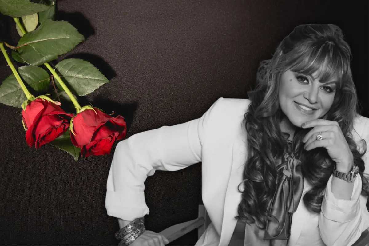 El fallecimiento de Jenni Rivera permanece en la memoria de la música regional, recordado en homenajes, su música y las distintas historias que surgieron en torno a su figura (Foto: IG @jennirivera / Canva)