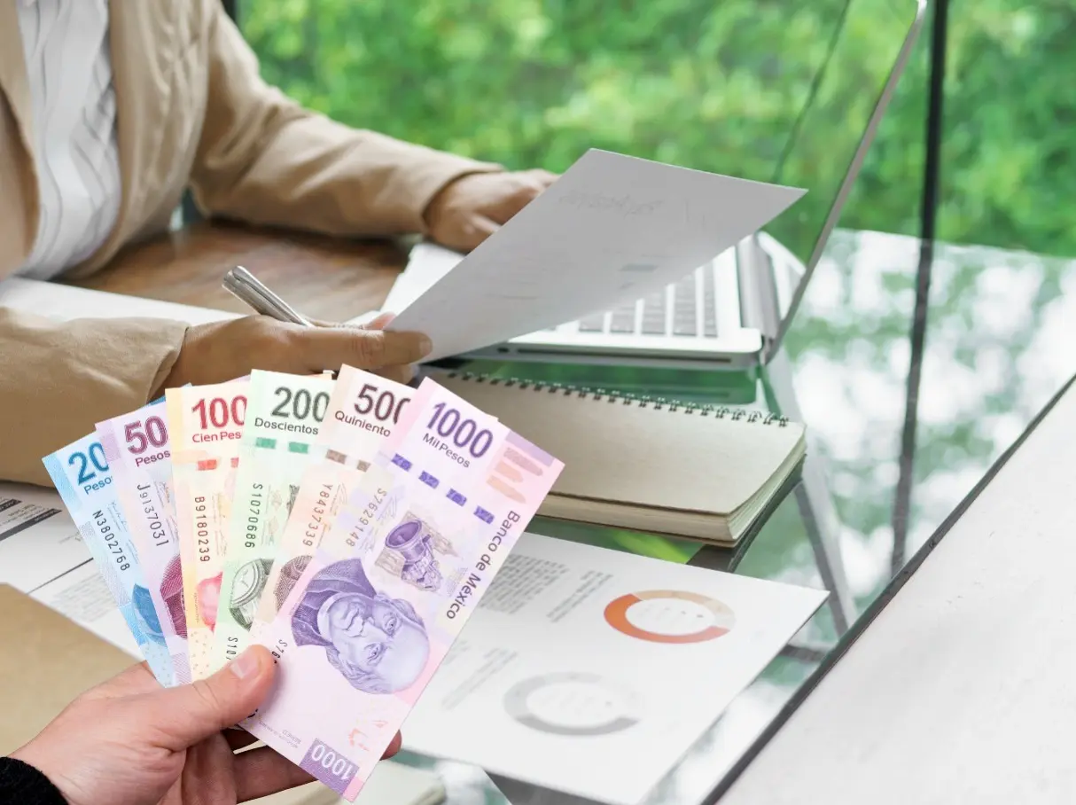 Aunque los sueldos varían según empresa y rol, algunos trabajos destacan por ofrecer mejores remuneraciones y condiciones. Foto: Canva.