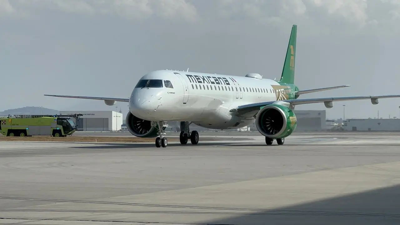 Nueva aeronave se une a la flotilla de Mexicana de Aviación en el Edomex.  Foto: Juan Manuel López