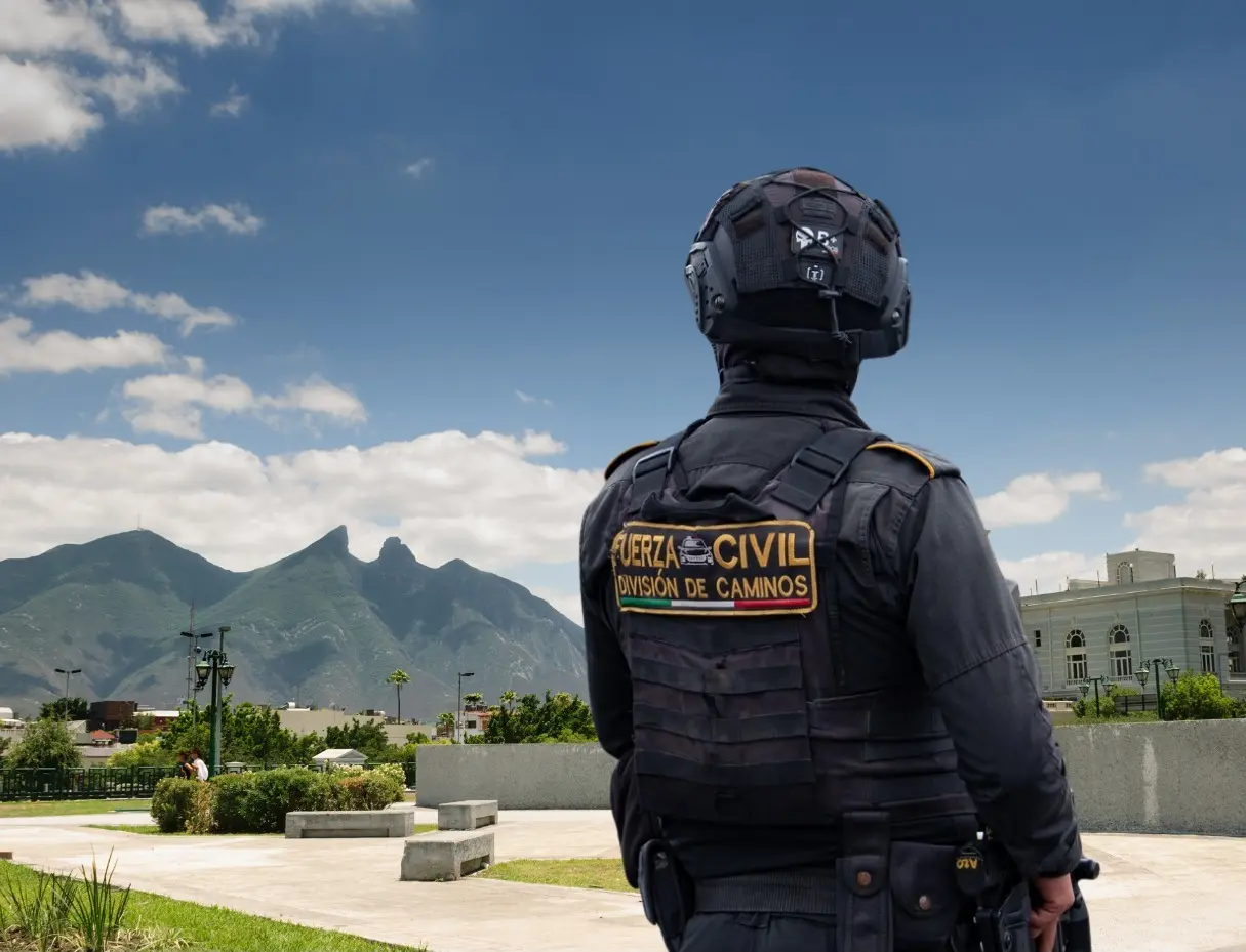 Nuevo León pasó de un promedio de cinco homicidios dolosos diarios en septiembre de 2024 a 1.67 casos en noviembre de 2025. Foto: Canva | Fuerza Civil.