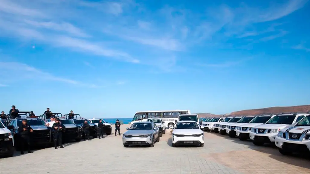 Víctor Castro entrega 49 unidades vehiculares; hay nuevas patrullas para seguridad pública