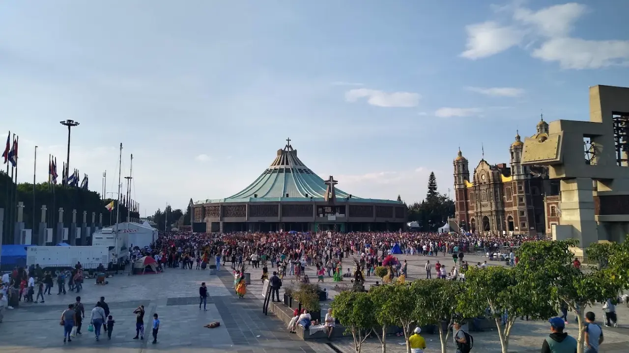 La Basílica abre sus puertas a miles de personas para las celebraciones. Foto: Maps Adriana Chávez
