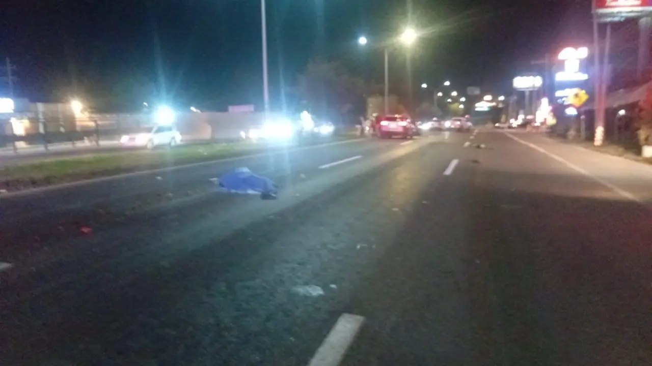 Vialidad parcialmente en la carretera Nacional tras atropello de hombre. Foto: Redes Sociales