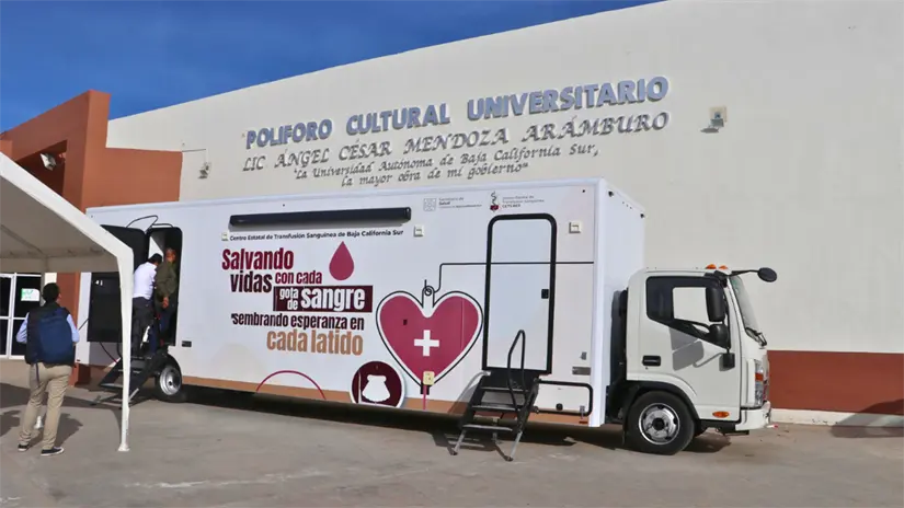 imagen recuadro Unidad móvil del Centro Estatal de Transfusión Sanguínea instalada en el Poliforo Cultural Universitario para la colecta de sangre. Foto: Universidad Autónoma de Baja California Sur