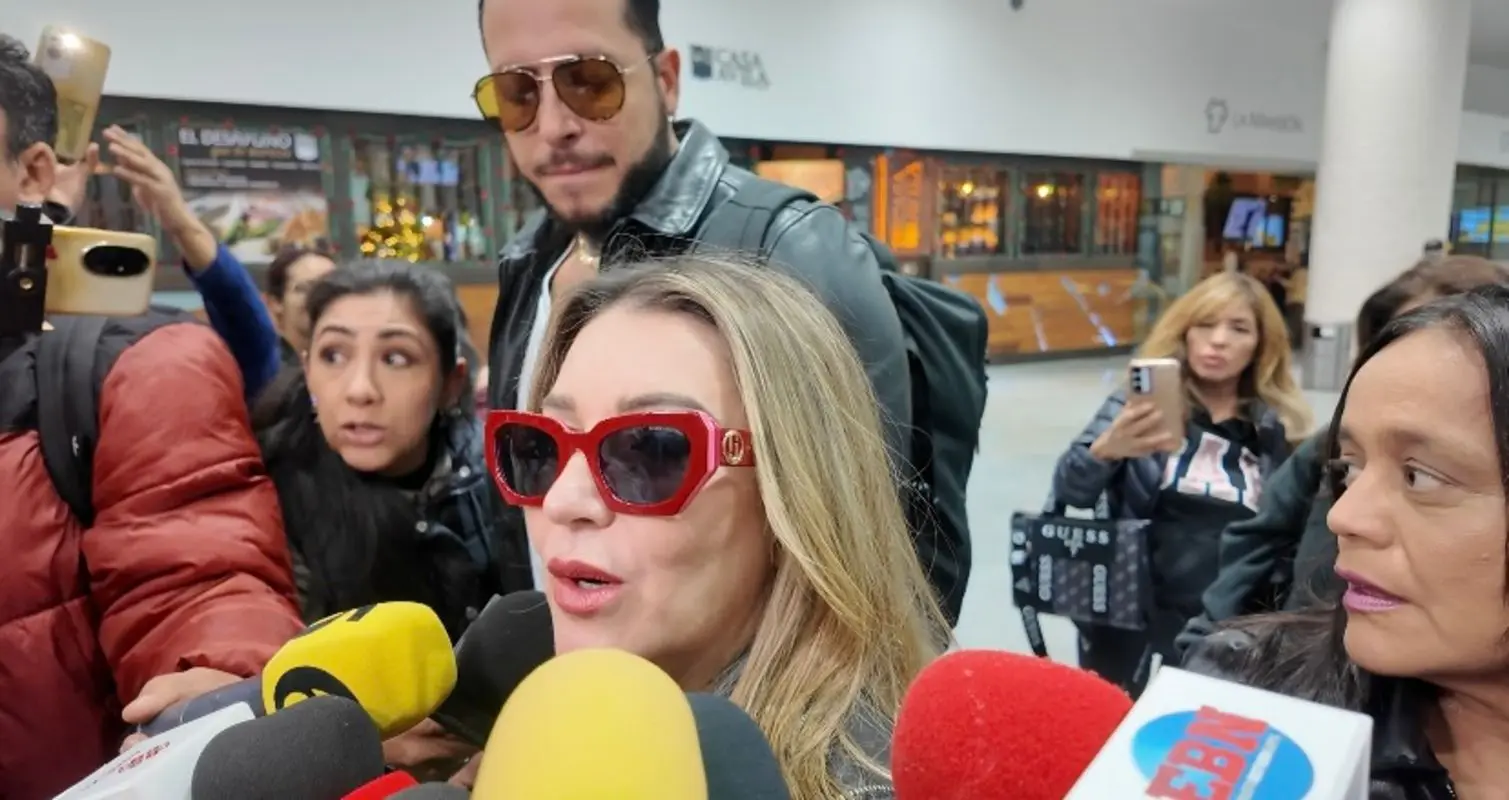 Alicia Villarreal fue abordada por la prensa en CDMX Foto: Captura de pantalla entrevista