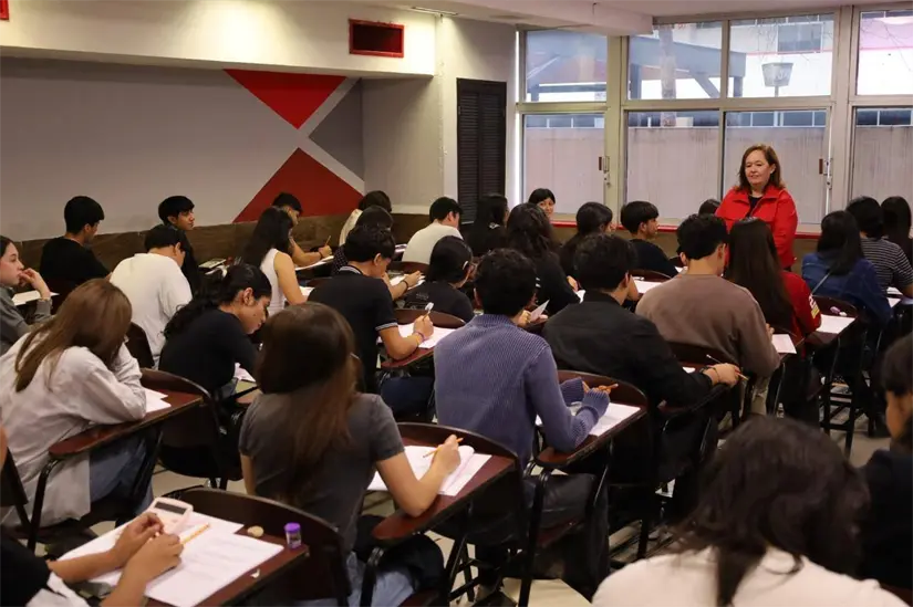 imagen recuadro Estudiantes en aulas de FACPYA Foto: Facebook Facultad de Contaduría Pública y Administración UANL