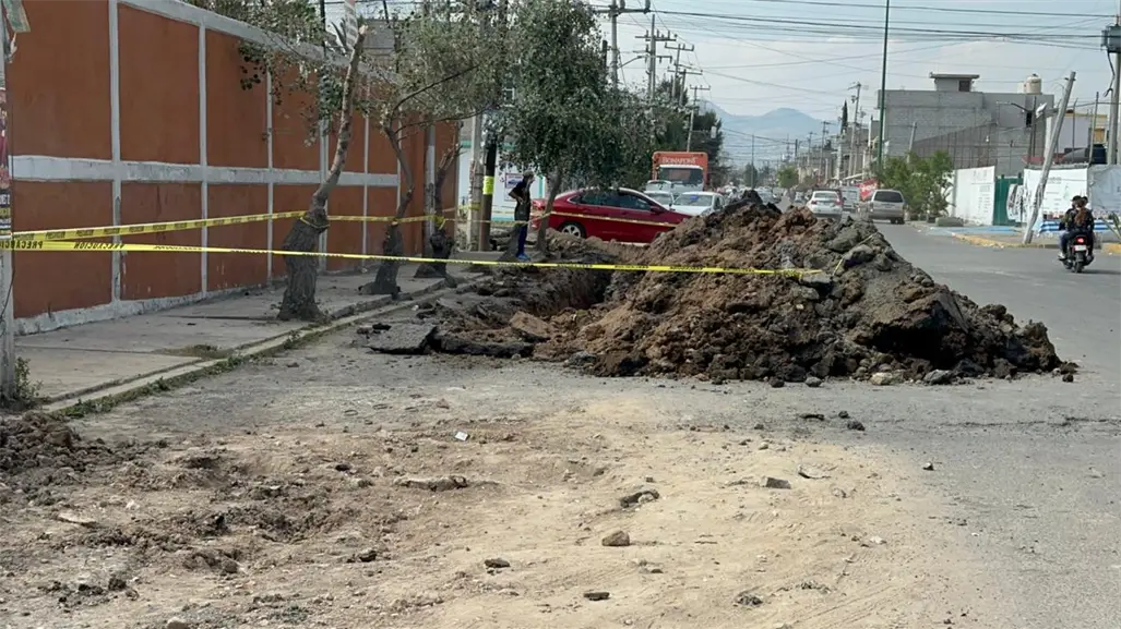 Trabajadores, quedan atrapados en talud en Ecatepec