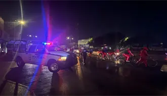 VIDEO | Derrame de diésel provoca caos vial y múltiples accidentes en Circuito Interior, CDMX