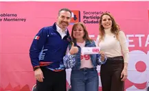 Adrián de la Garza entrega 2 mil Tarjetas Regia Plus en Monterrey Adrián de la Garza entrega 2 mil Tarjetas Regia Plus en Monterrey