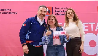 Adrián de la Garza entrega 2 mil Tarjetas Regia Plus en Monterrey