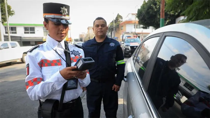 imagen recuadro A partir del 23 de diciembre, los agentes de tránsito locales comenzarán a aplicar sanciones a los conductores infractores. Foto: Especial