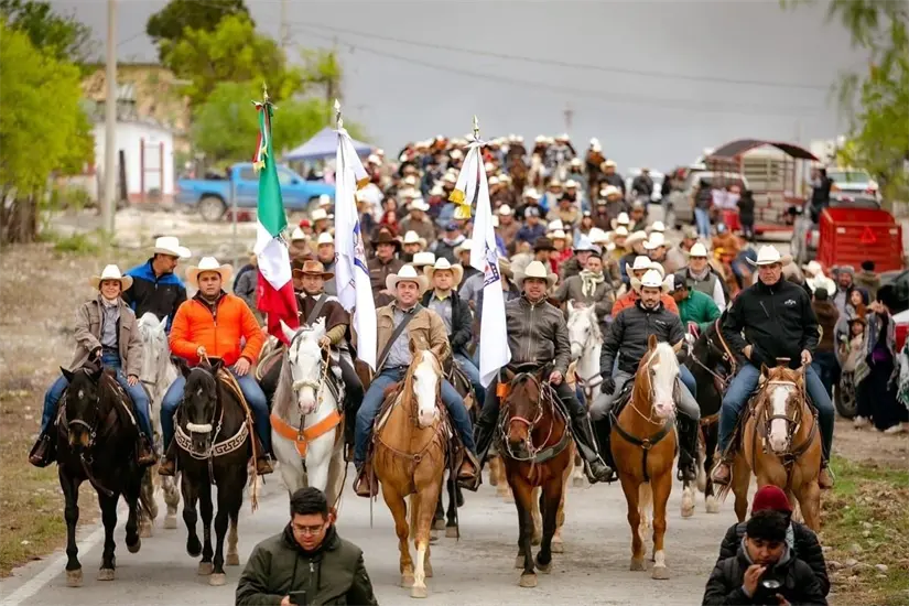 imagen recuadro En Salinas Victoria, las cabalgatas son costumbres típicas. Foto: Facebook Raúl Cantú.