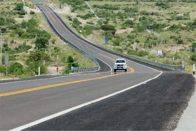 Carretera Transístimica en el estado de Oaxaca, vía en la que fueron reportados como desaparecidos los cuatro traileros tamaulipecos. Foto: Carlos García