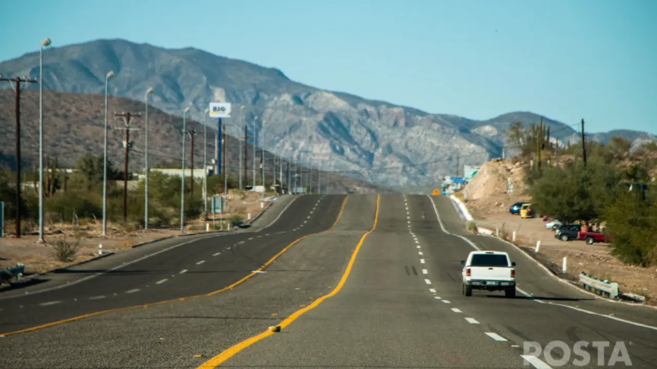 Vista de la Transpeninsular en su paso por la zona norte del estado, donde la circulación es continua durante las vacaciones. Foto: Archivo POSTA Baja California Sur