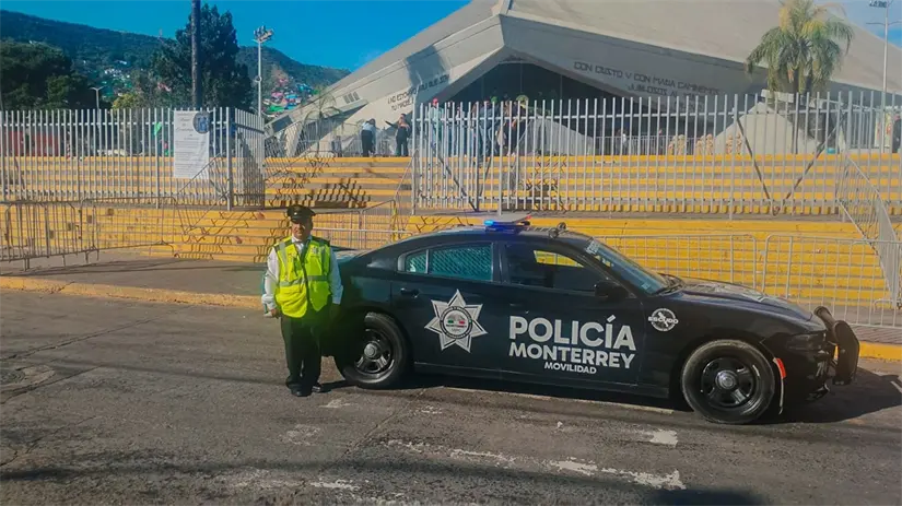 imagen recuadro La Seguridad de Monterrey exhortó a los automovilistas a manejar con precaución. Foto: Policía de Monterrey