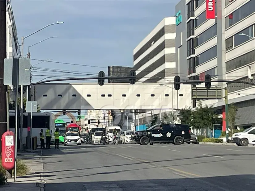 imagen recuadro Los cinco policías heridos fueron llevados al Hospital Oca del centro de Monterrey donde reciben ayuda médica. Foto: Zulma Portales