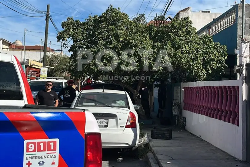 imagen recuadro Un derrumbe en Monterrey provocó la intervención de las autoridades, quienes respondieron a un llamado de emergencia en la colonia afectada. Foto: Bryan Reza