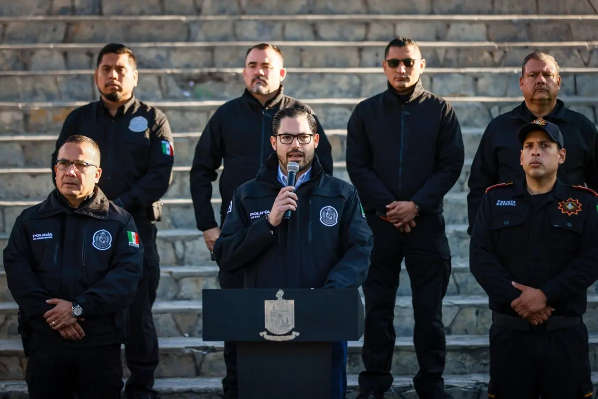 El alcalde de Santiago, David de la Peña, dio el banderazo del Operativo Navidad Segura 2025 y estará en coordinación con Fuerza Civil, Guardia Nacional y policias de municipios vecinos como Monterrey, Juárez y Cadereyta. Foto: Facebook David de la Peña