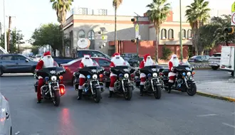 Tránsito de Monterrey se visten de Santa Claus para sorprender a las calles de la ciudad