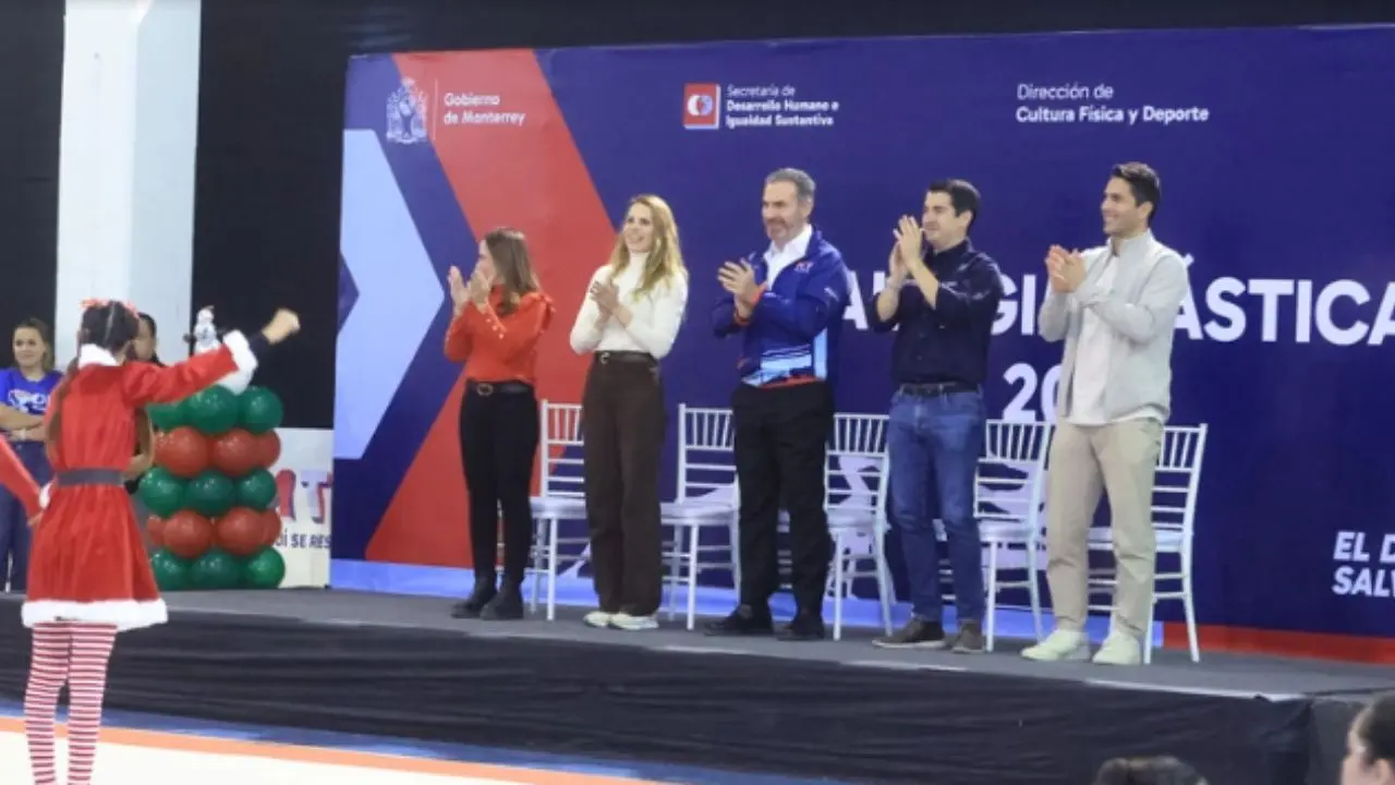 Alcalde Adrián de la Garza, acompañado de su esposa y presidenta del DIF, Gaby Oyervides Foto: Gobierno de Monterrey