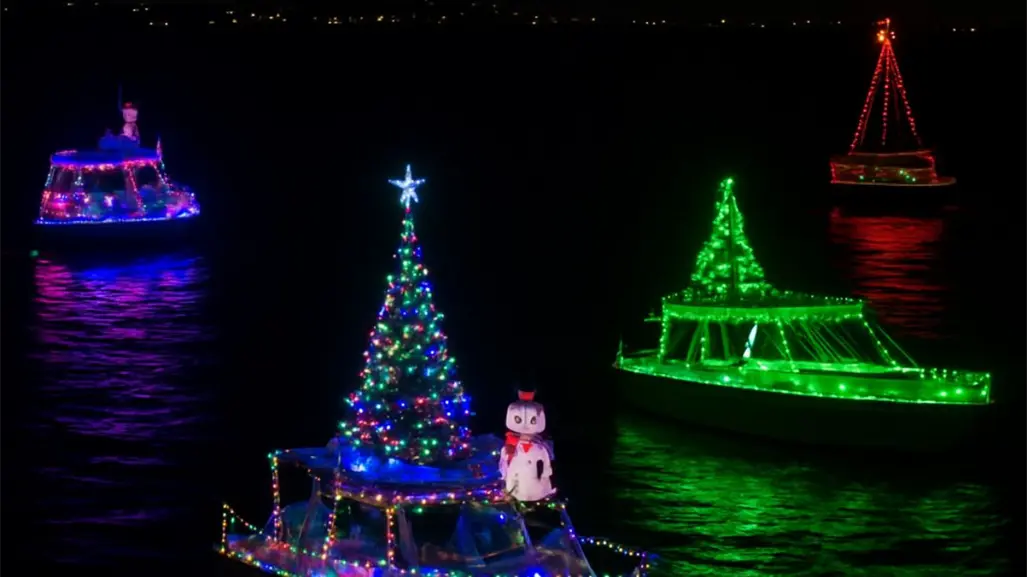 Embarcaciones iluminadas volverán a recorrer la bahía de Cabo San Lucas: así será "Mar y Christmas 2025"
