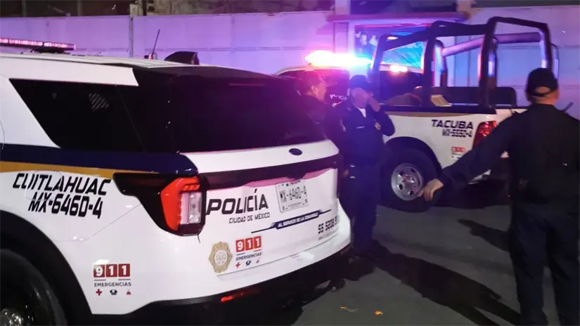 Unidad de la SSC en el lugar de homicidio en alcaldía Azcapotzalco. Foto: Luis Antonio Alfaro 