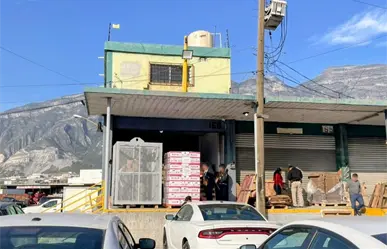 Fiscalía de Nuevo León catea bodega por fraude con etiquetas AYVI en Santa Catarina