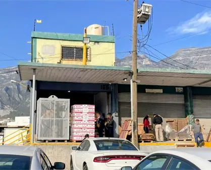 Fiscalía de Nuevo León catea bodega por fraude con etiquetas AYVI en Santa Catarina