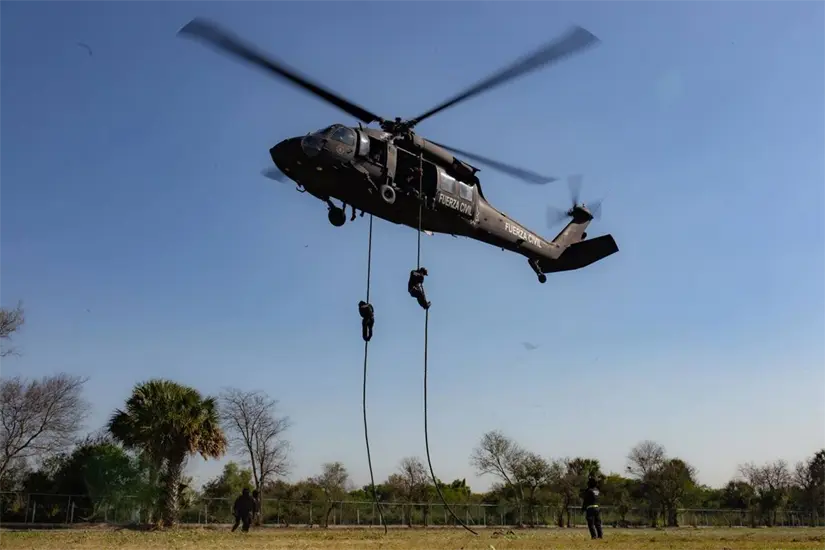 imagen recuadro Elementos de Fuerza Civil desplegados en Doctor Coss ante la explosión. Foto: Fuerza Civil.