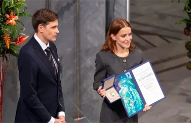 Hija de María Corina Machado recibe Nobel de la Paz por su madre; se espera que líder opositora llegue a Oslo