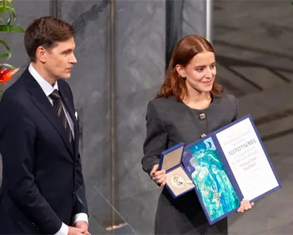 Hija de María Corina Machado recibe Nobel de la Paz por su madre; se espera que líder opositora llegue a Oslo