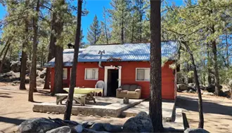 La cabaña del Rancho Bajío Largo que arrasa en Airbnb para ver la nieve en BC