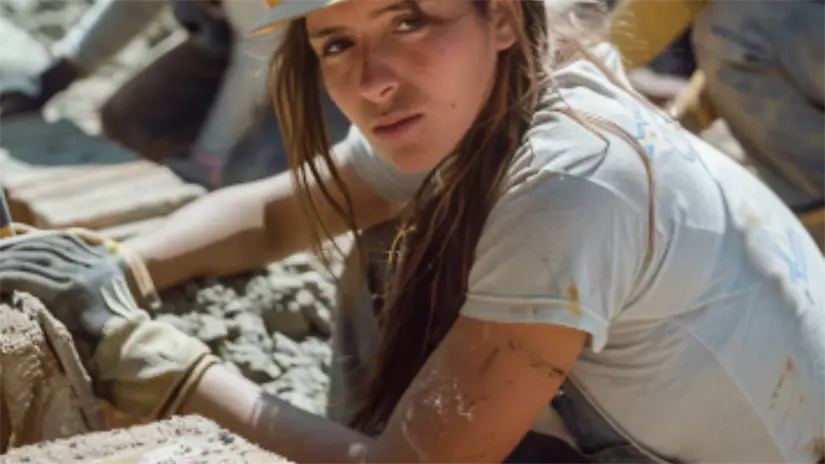 imagen recuadro Cada vez más mujeres se incorporan a las actividades masculinas como la albañilería | Foto: Freepik