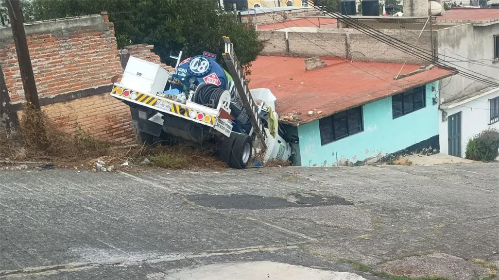 ¿Quién pagará los daños a vivienda afectada tras el impacto de una pipa de gas en Edomex?