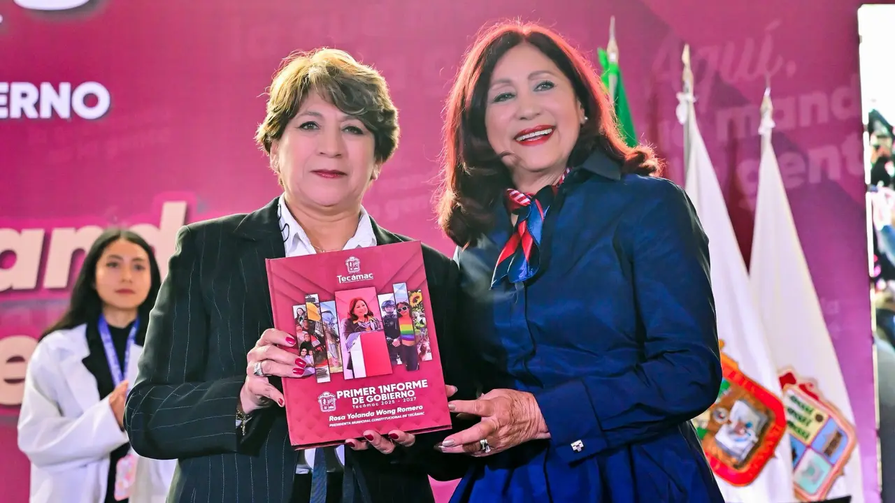 Gobernadora del Edomex presente en primer informe de presidenta de Tecámac. Foto: X (@delfinagomeza)