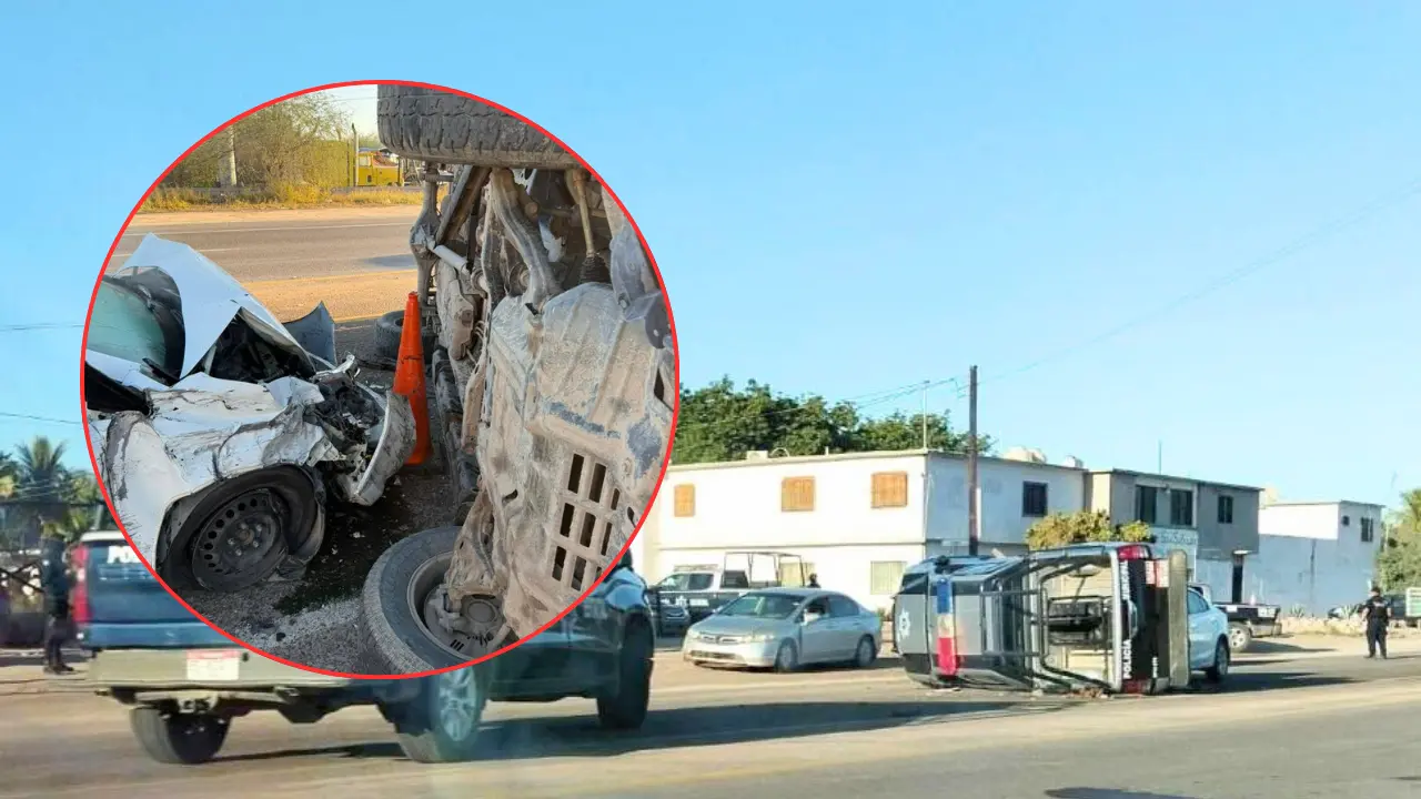 Patrulla municipal SPM 279 volcada tras ser impactada por un automóvil en la carretera Transpeninsular, a la altura de El Centenario. Foto: El Zalate Noticias / Facebook | Subsecretaría de Protección Civil BCS