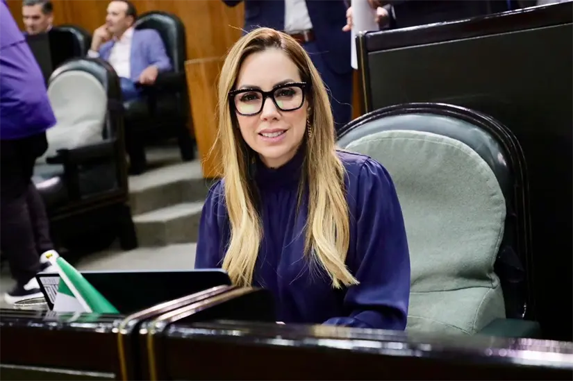 En Nuevo León, se presenta una reforma educativa que integra la inteligencia artificial y establece normas para el uso de teléfonos móviles. Foto: Diego Ovalle