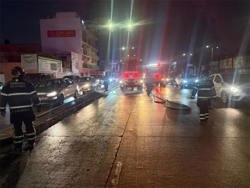 imagen recuadro Bomberos llegaron al lugar del incidente y realizaron algunas maniobras. Foto: Ramón Ramírez