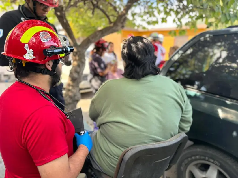 imagen recuadro La caída del techo de una vivienda en Monterrey activó de inmediato a las unidades de emergencia para atender la situación. Foto: Protección Civil