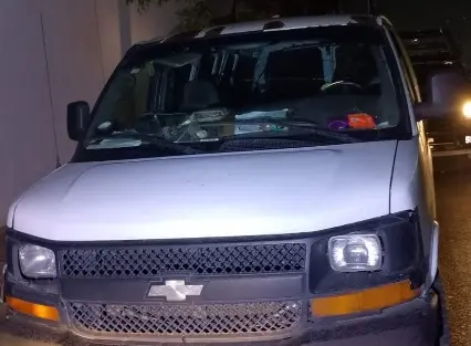 imagen recuadro Un afectado señaló que la unidad se encontraba correctamente estacionada cuando el ahora detenido la tomó sin autorización y emprendió la huida. Foto: Policía de Monterrey.