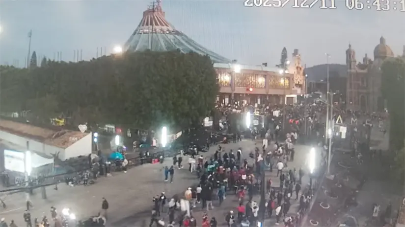 Cámara de seguridad que captura la llegada de peregrinos en la Basílica de Guadalupe. | Foto: Luis Antonio Alfaro
