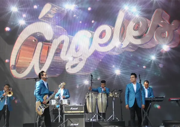 Los &Aacute;ngeles Azules convierten el Auditorio Nacional en una catedral de la cumbia