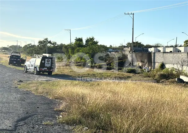 VIDEO | Encuentran cuerpo calcinado en terreno bald&iacute;o de Ju&aacute;rez, Nuevo Le&oacute;n