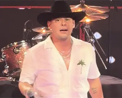 El Yaki se saca la espinita y canta para el público de Monterrey